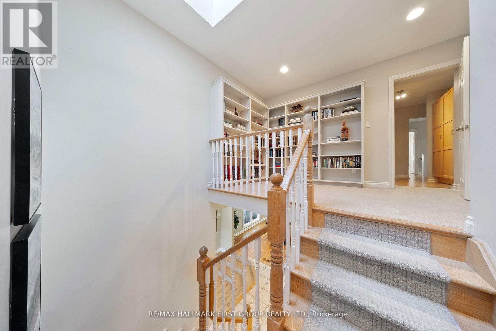 257 Roseland Crescent, Burlington, Ontario  L7N 1S4 - Photo 24 - W12594654