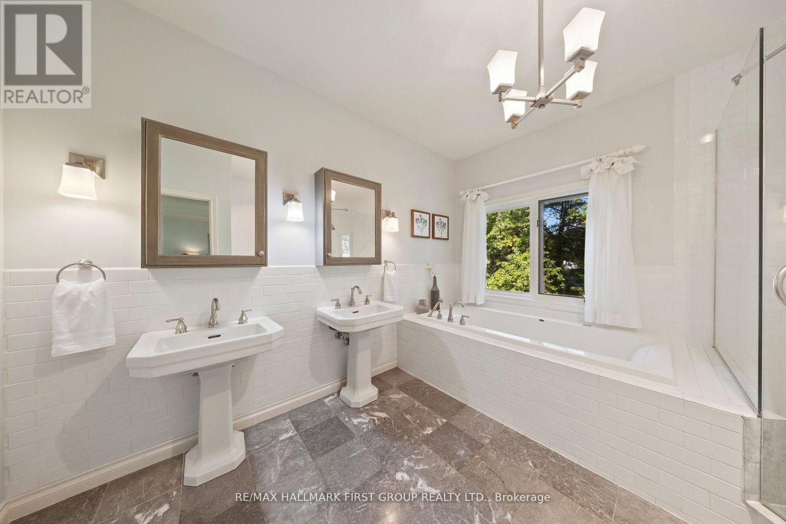 257 Roseland Crescent, Burlington, Ontario  L7N 1S4 - Photo 32 - W12594654