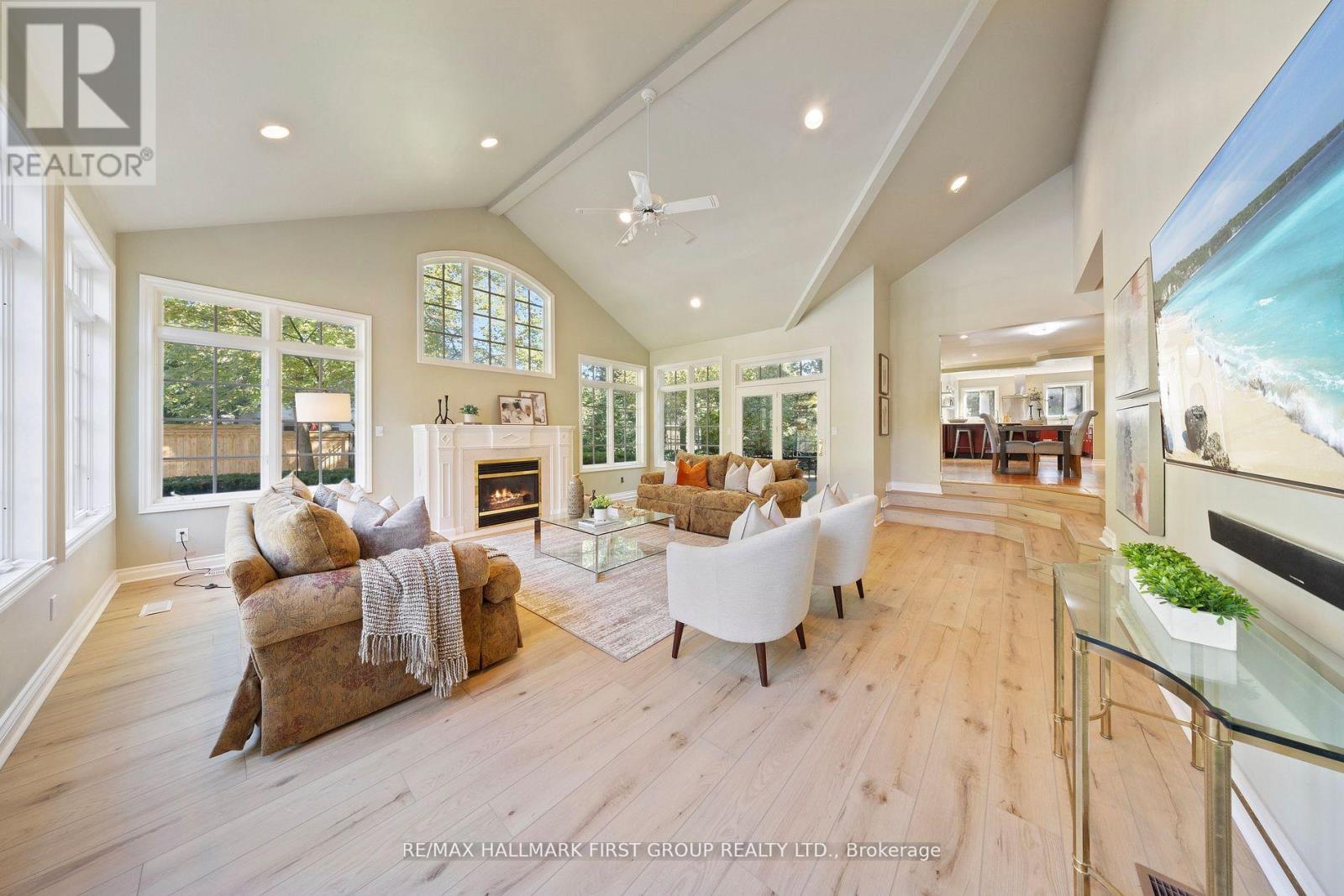 257 Roseland Crescent, Burlington, Ontario  L7N 1S4 - Photo 8 - W12594654