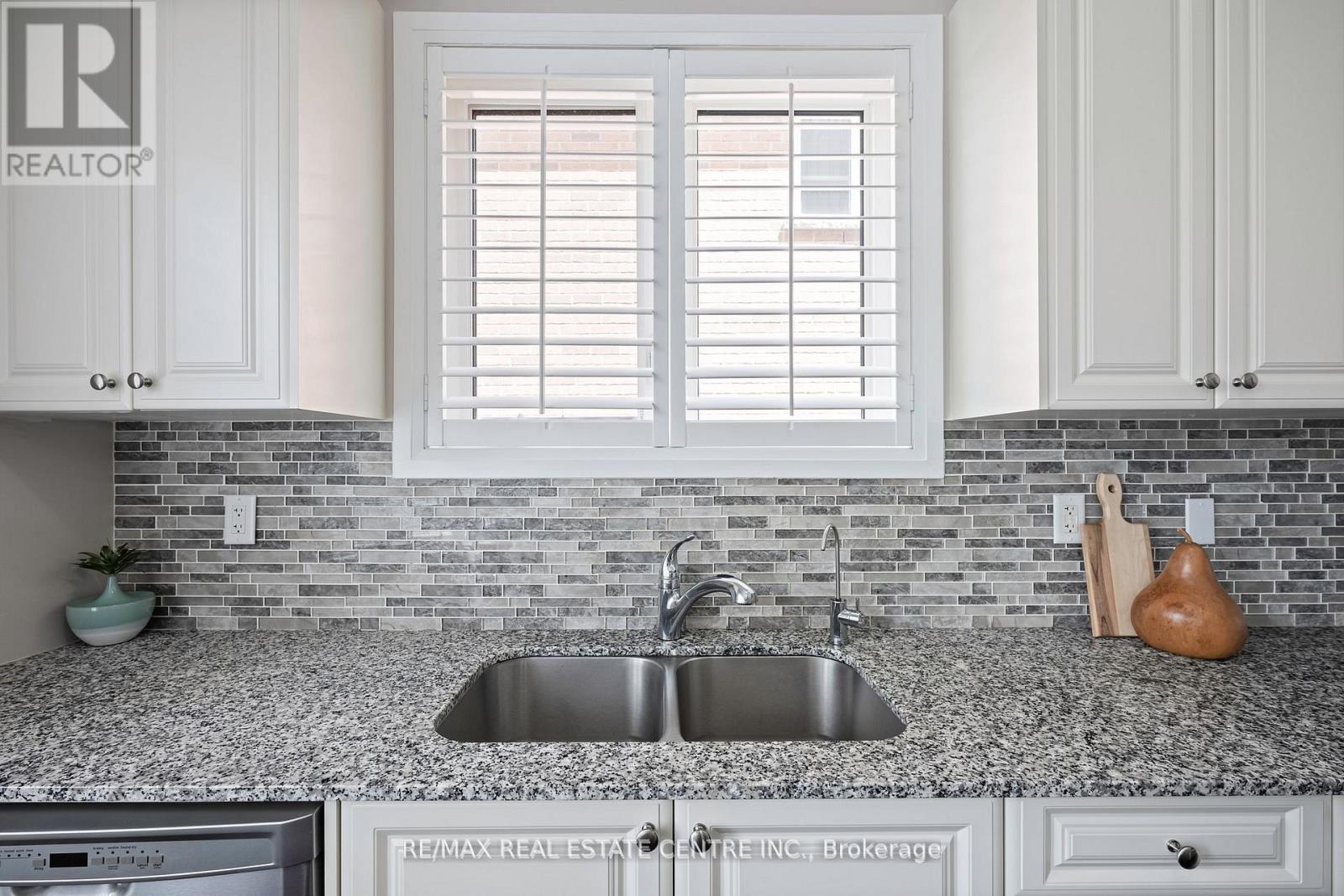 9 Porter Drive, Orangeville, Ontario L9W 6Z4 - Photo 16 - W12594658