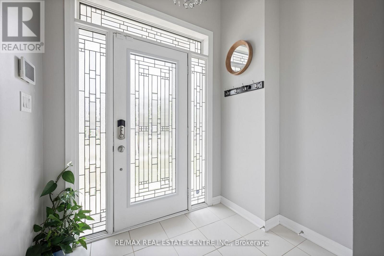 9 Porter Drive, Orangeville, Ontario L9W 6Z4 - Photo 3 - W12594658