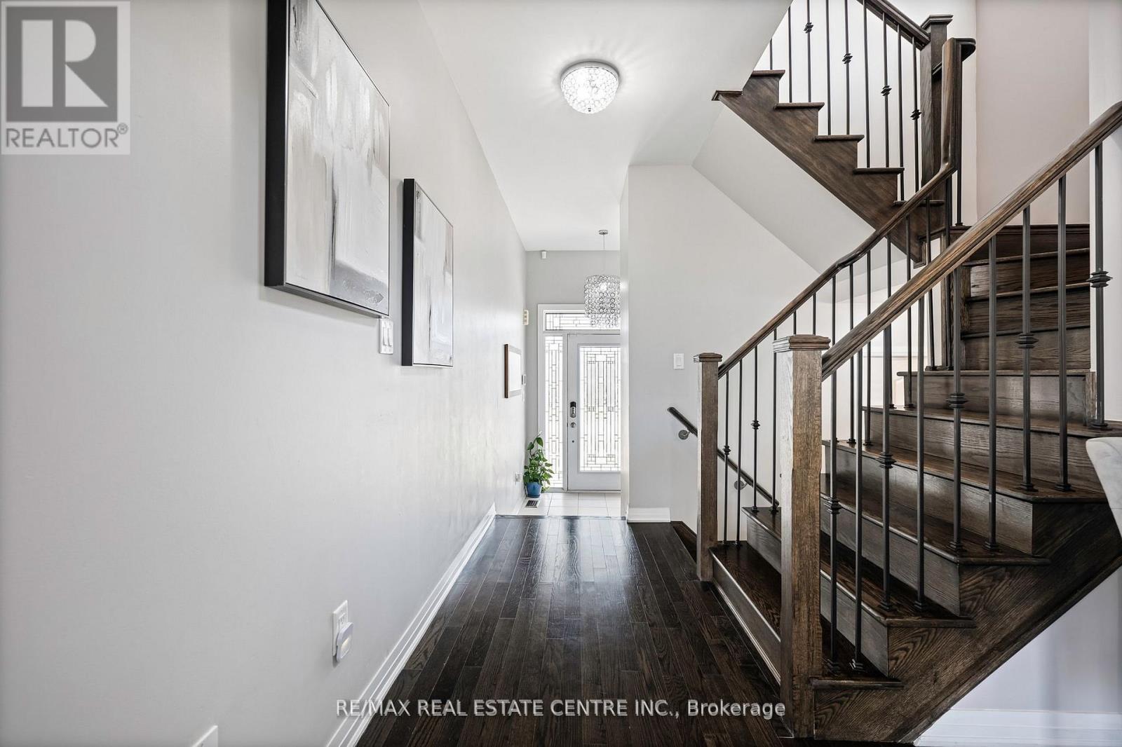 9 Porter Drive, Orangeville, Ontario L9W 6Z4 - Photo 4 - W12594658