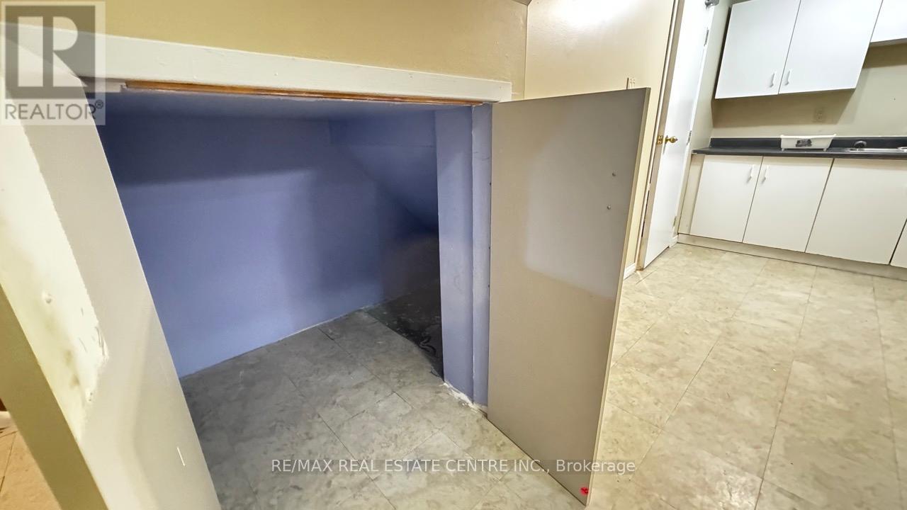 45 Wexford Road, Brampton, Ontario L6Z 2W4 - Photo 13 - W12594678