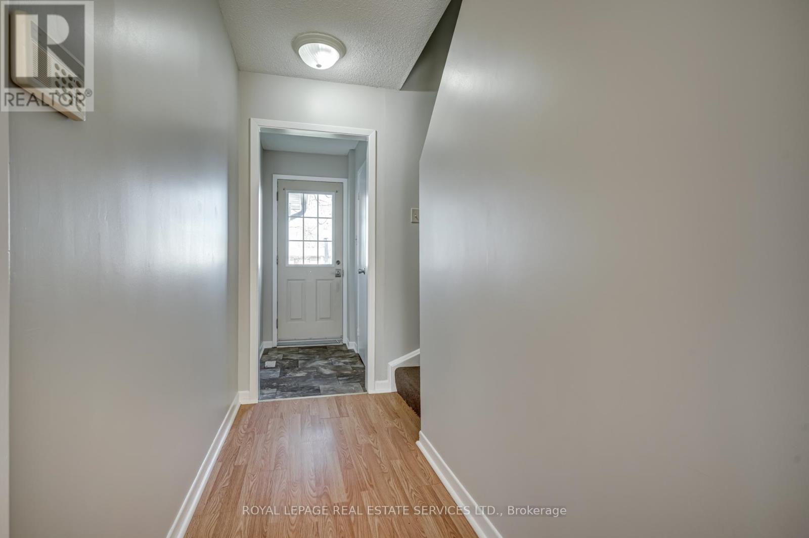 1 - 2411 Sovereign Street, Oakville, Ontario L6L 1M1 - Photo 3 - W12594684