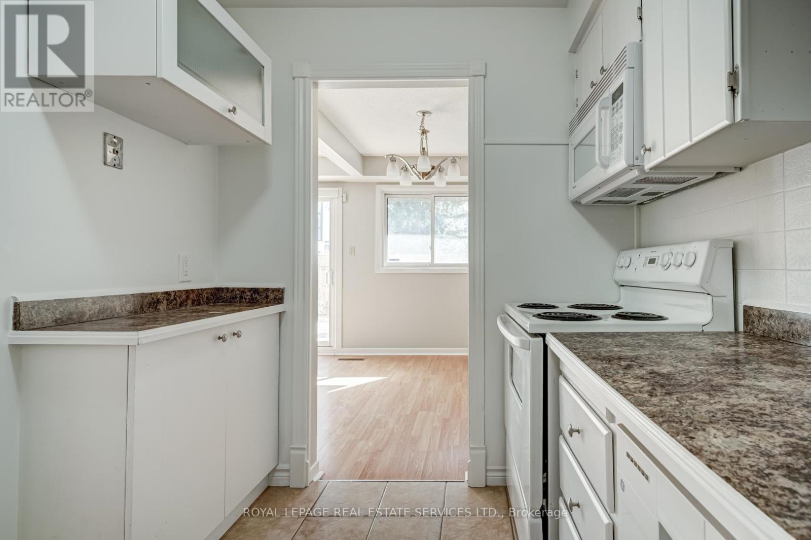 1 - 2411 Sovereign Street, Oakville, Ontario L6L 1M1 - Photo 8 - W12594684