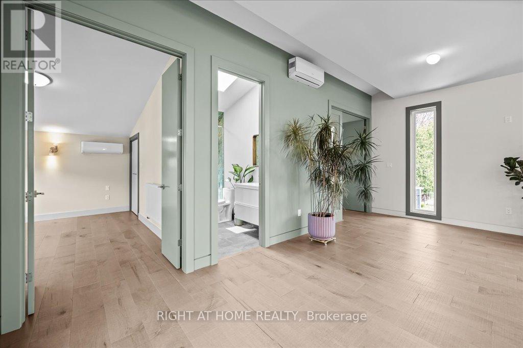 704 Cedar Avenue, Burlington, Ontario  L7T 2R7 - Photo 22 - W12594694