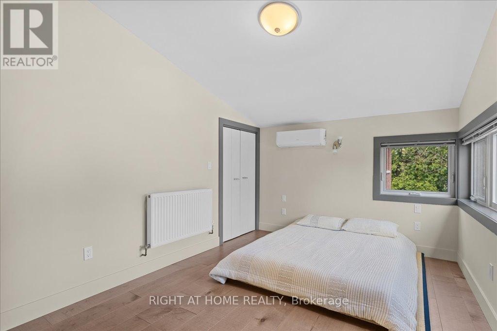 704 Cedar Avenue, Burlington, Ontario  L7T 2R7 - Photo 25 - W12594694