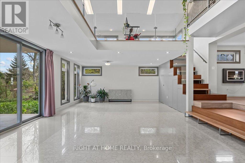 704 Cedar Avenue, Burlington, Ontario  L7T 2R7 - Photo 4 - W12594694