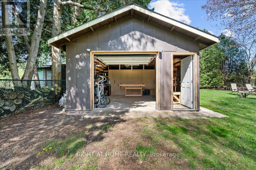 704 Cedar Avenue, Burlington, Ontario  L7T 2R7 - Photo 40 - W12594694