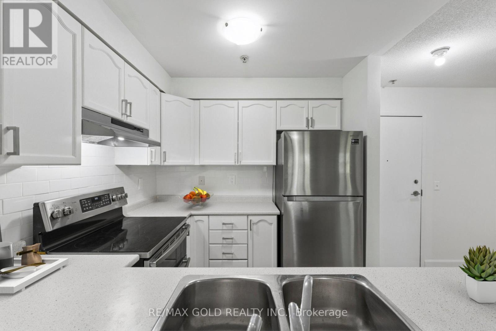 2104 - 6 Dayspring Circle, Brampton, Ontario  L6P 2Z6 - Photo 17 - W12594698