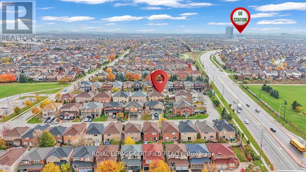 21 Dunure Crescent, Brampton, Ontario  L7A 2Y5 - Photo 6 - W12594704