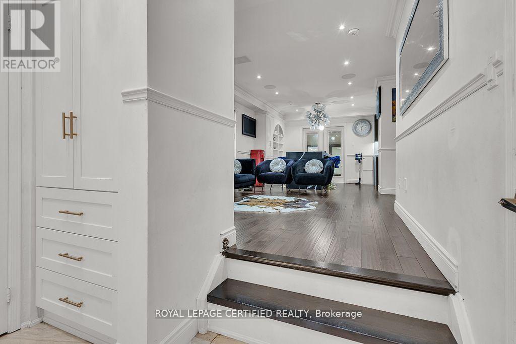 21 Dunure Crescent, Brampton, Ontario  L7A 2Y5 - Photo 8 - W12594704