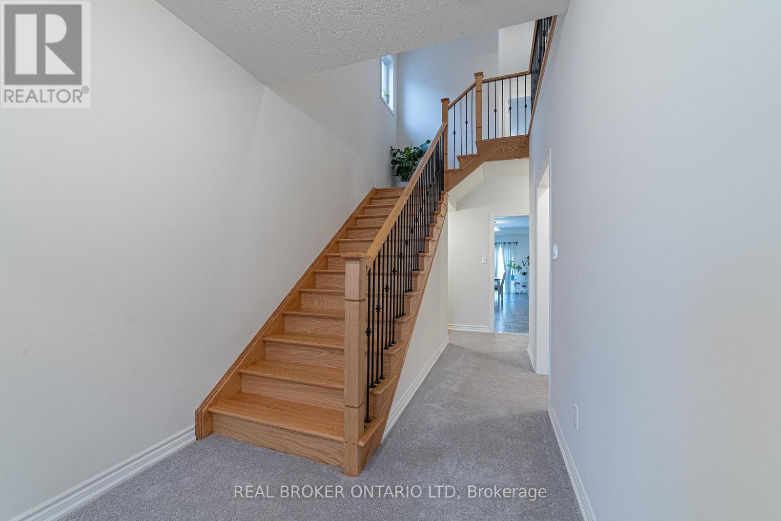 225 Palace Street, Thorold, Ontario  L2V 5G7 - Photo 6 - X12554330