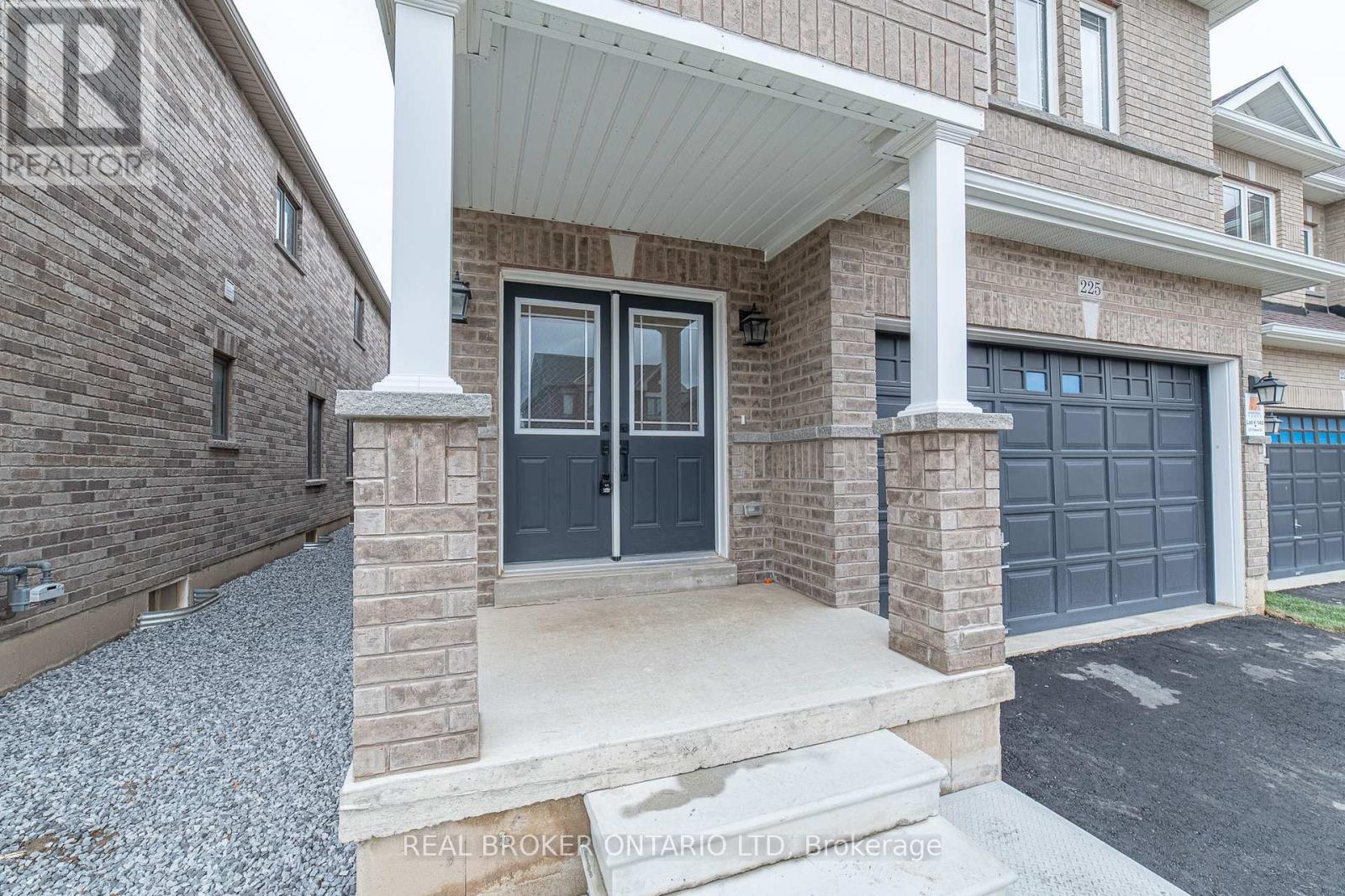 225 Palace Street, Thorold, Ontario  L2V 5G7 - Photo 4 - X12554330