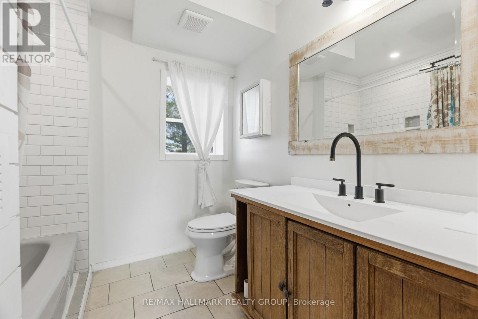 10450 Clark Road, North Dundas, Ontario K0E 1S0 - Photo 13 - X12594726