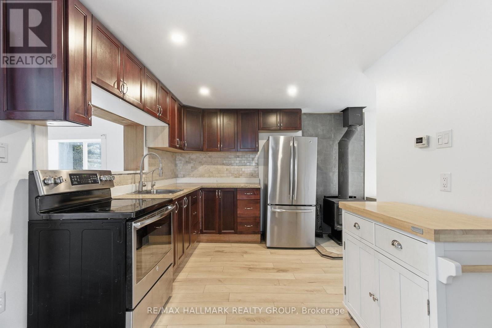 10450 Clark Road, North Dundas, Ontario K0E 1S0 - Photo 7 - X12594726