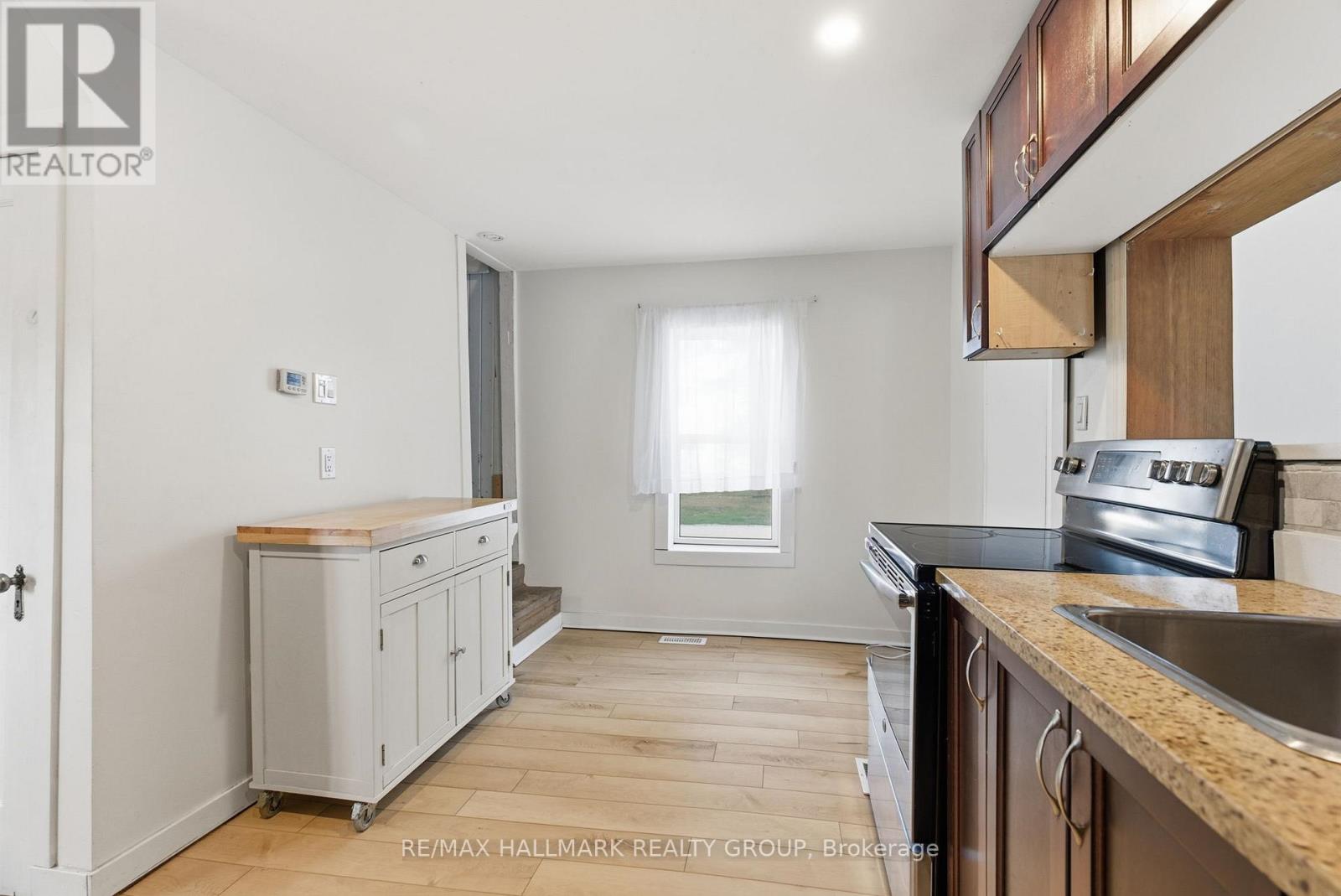 10450 Clark Road, North Dundas, Ontario K0E 1S0 - Photo 8 - X12594726