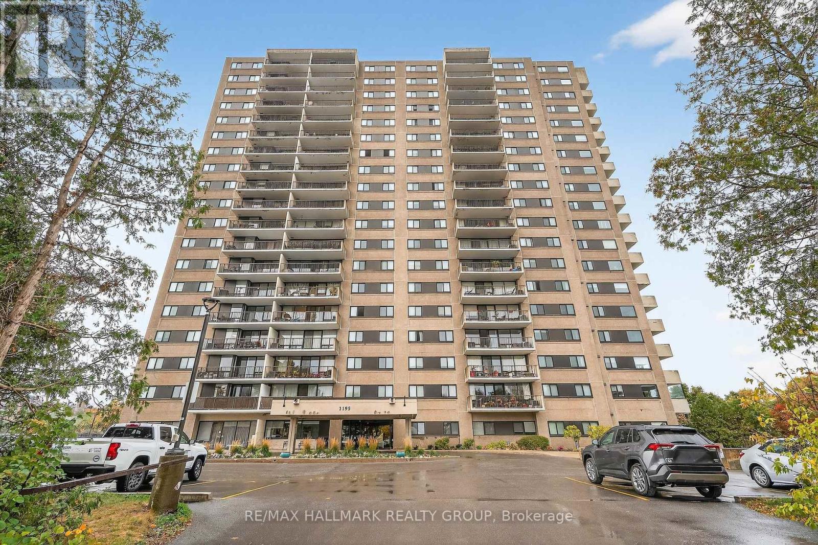 1702 - 1195 Richmond Road, Ottawa, Ontario  K2B 8E4 - Photo 2 - X12594762