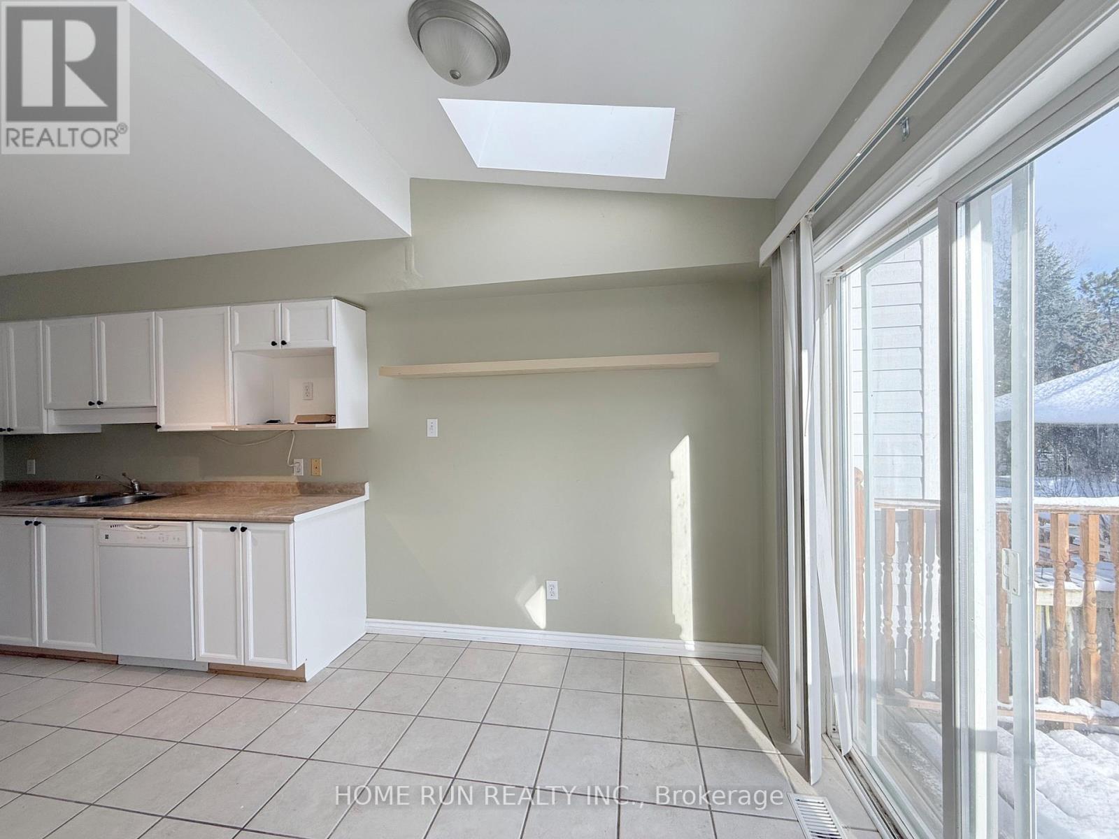 95 Hemlo Crescent, Ottawa, Ontario  K2T 1E1 - Photo 10 - X12594778