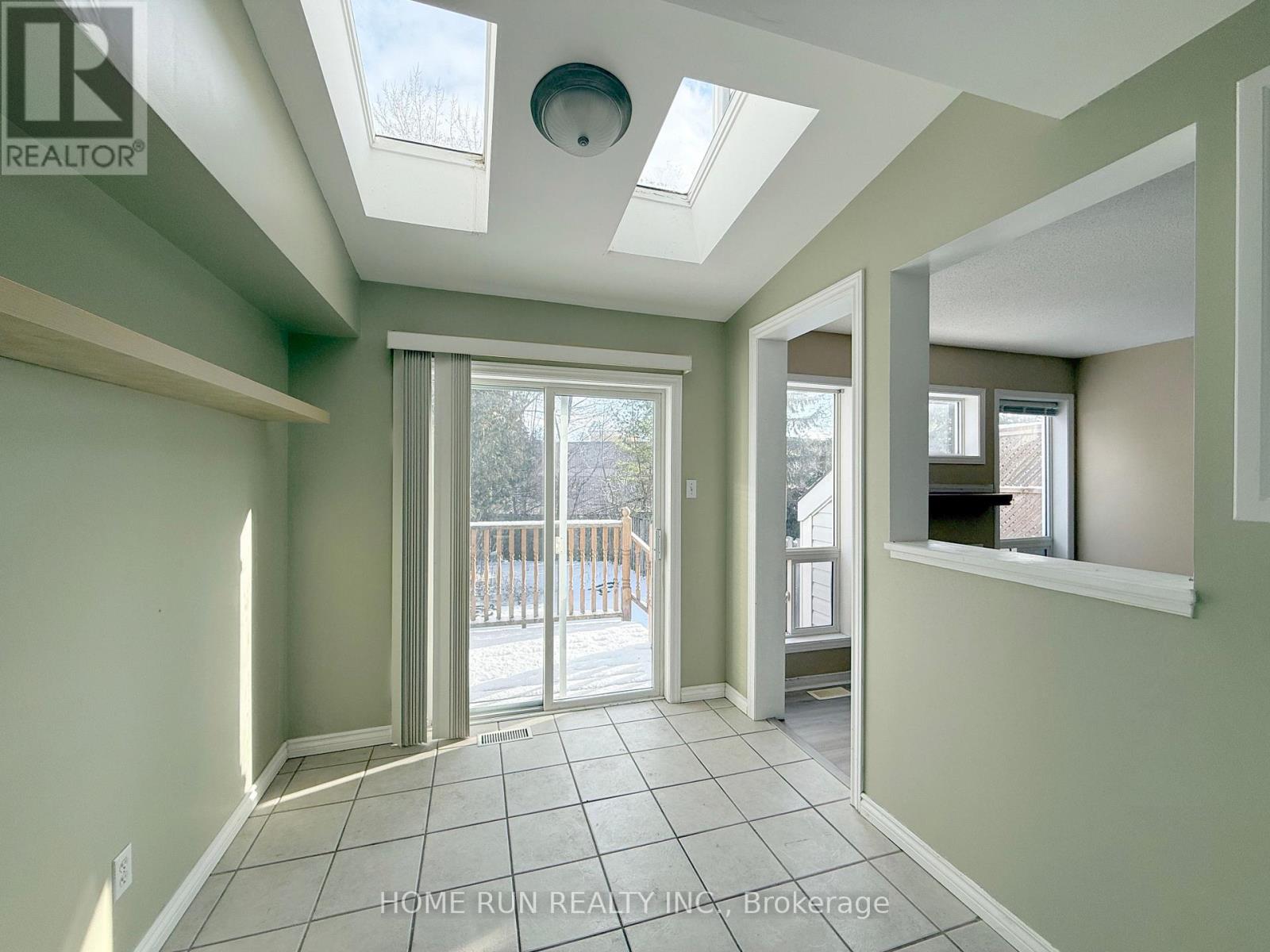 95 Hemlo Crescent, Ottawa, Ontario  K2T 1E1 - Photo 11 - X12594778