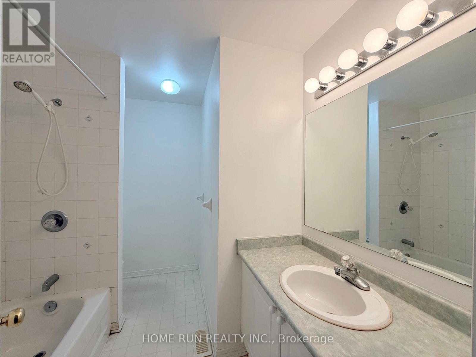 95 Hemlo Crescent, Ottawa, Ontario  K2T 1E1 - Photo 23 - X12594778