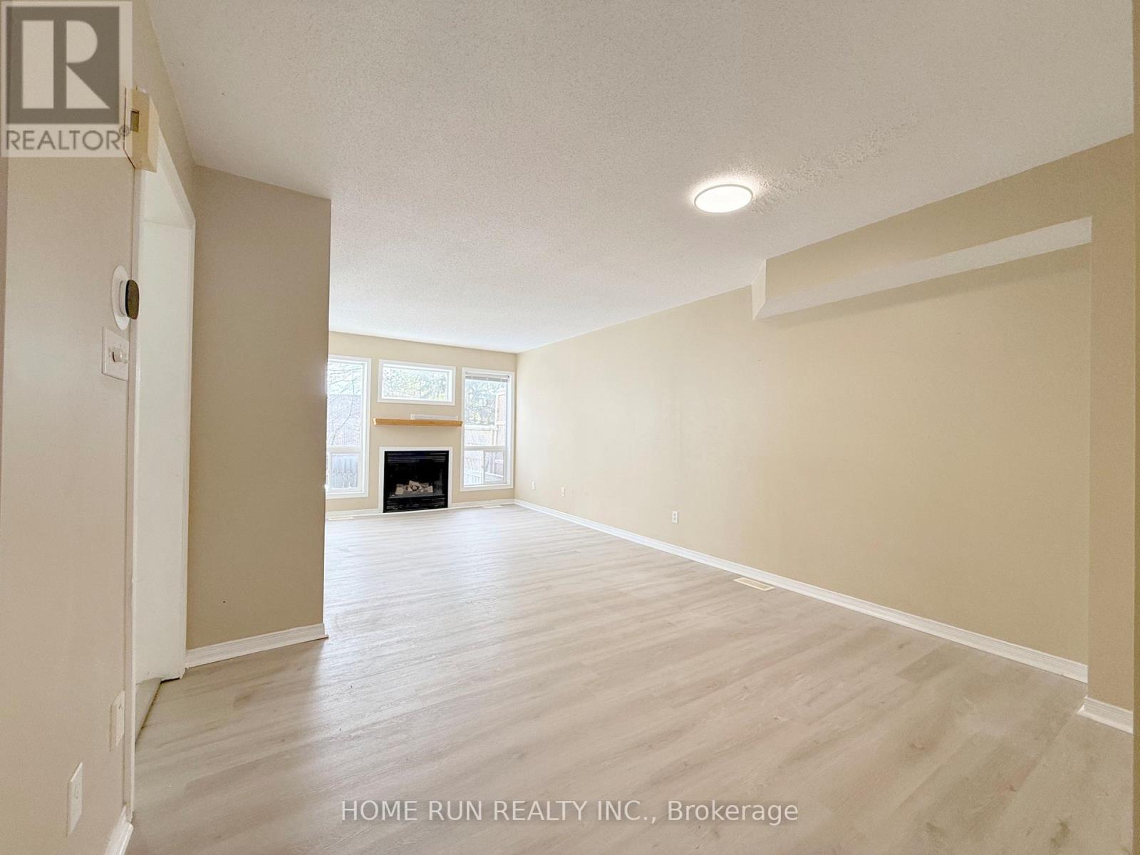 95 Hemlo Crescent, Ottawa, Ontario  K2T 1E1 - Photo 5 - X12594778