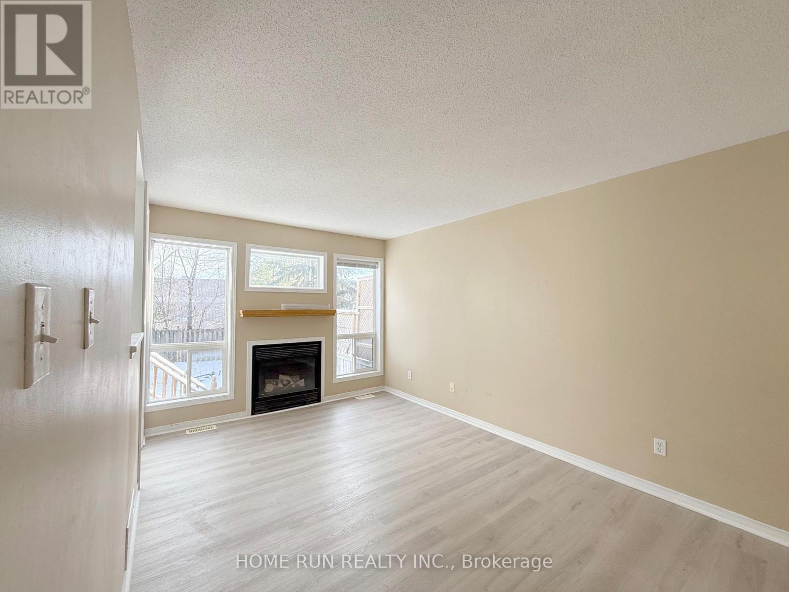 95 Hemlo Crescent, Ottawa, Ontario  K2T 1E1 - Photo 7 - X12594778