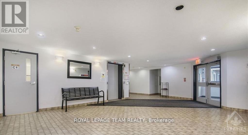 213 316 Lorry Greenberg Drive, Ottawa, Ontario K1T 2P4 - Photo 2 - X12594796