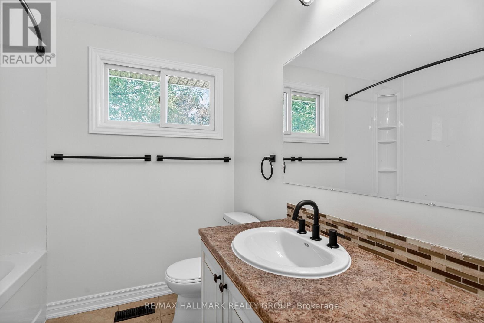 3921c Old Richmond Road, Ottawa, Ontario K2H 8T9 - Photo 21 - X12594858