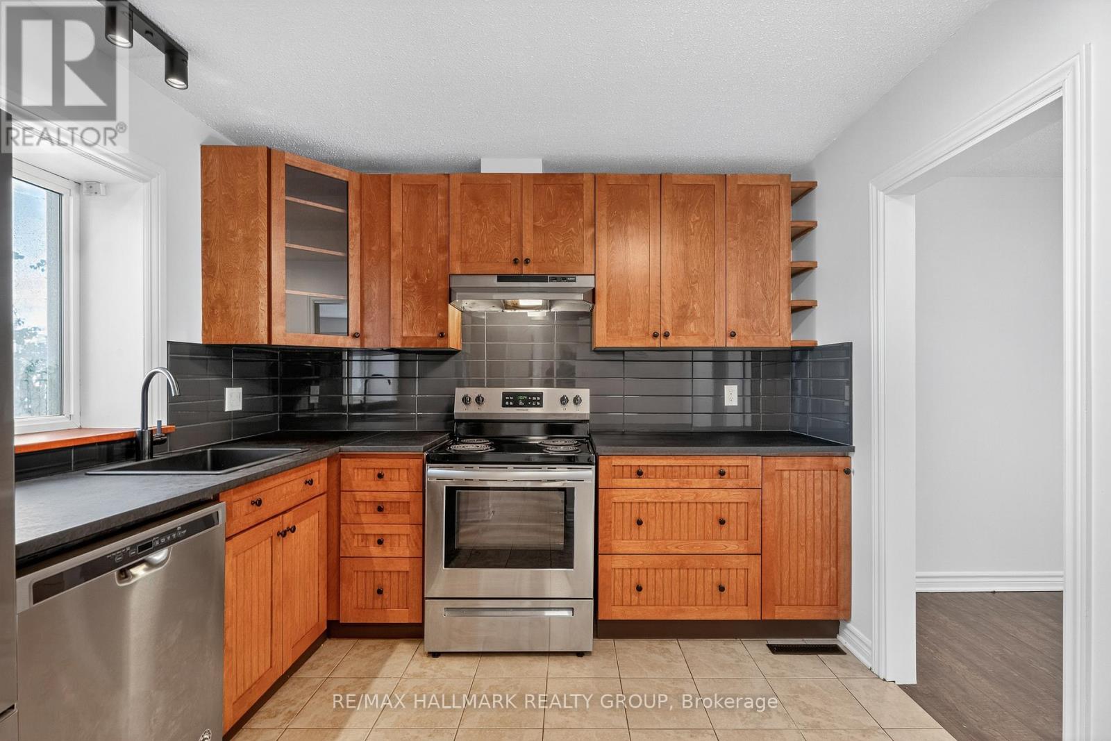 3921c Old Richmond Road, Ottawa, Ontario K2H 8T9 - Photo 6 - X12594858