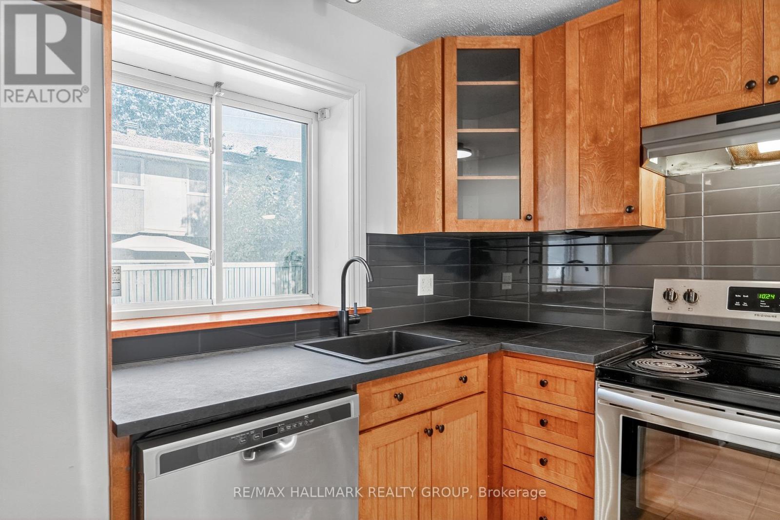 3921c Old Richmond Road, Ottawa, Ontario K2H 8T9 - Photo 7 - X12594858