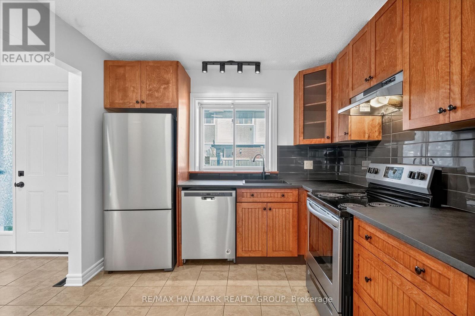 3921c Old Richmond Road, Ottawa, Ontario K2H 8T9 - Photo 8 - X12594858