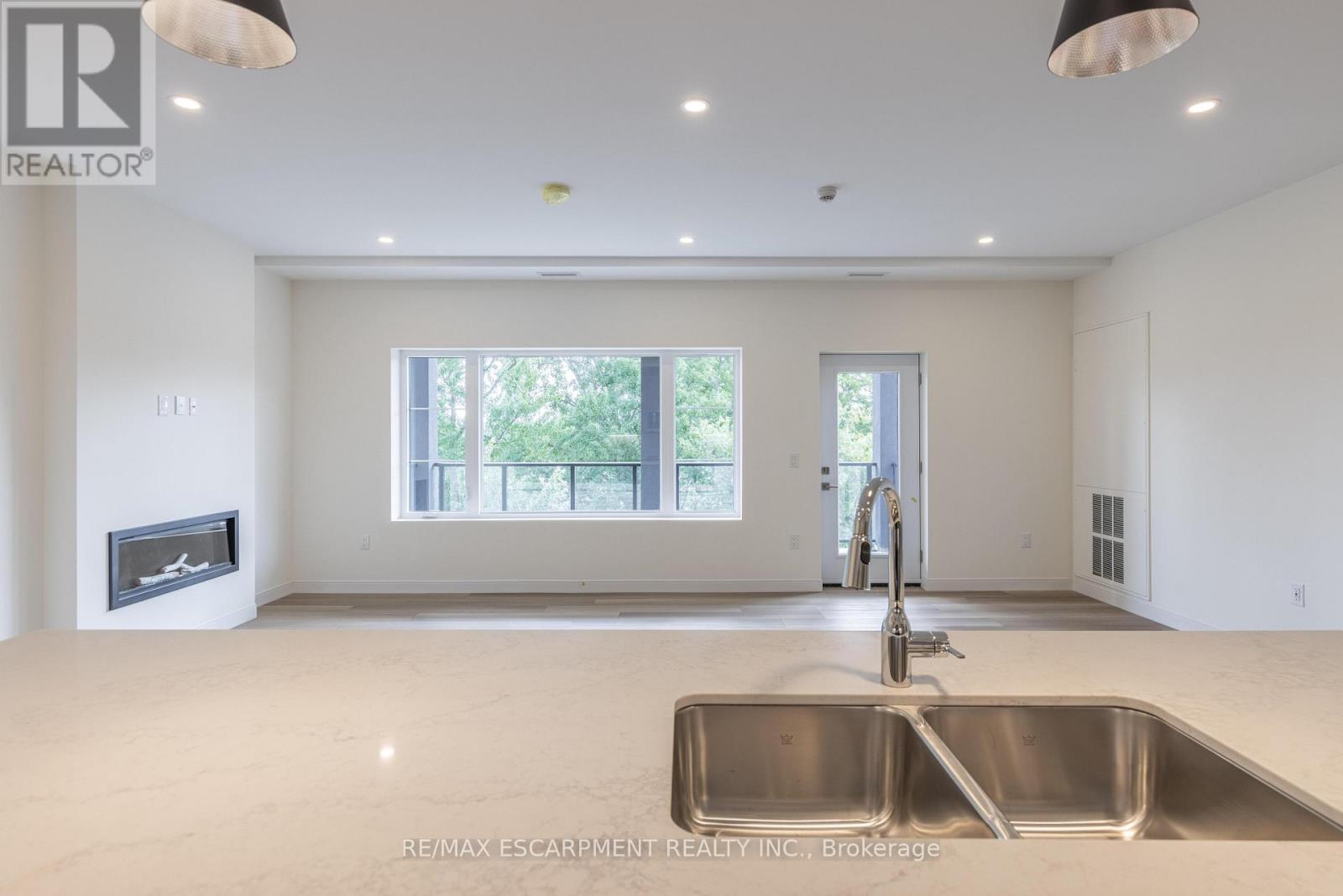 303 - 119 Lincoln Street, Welland, Ontario L3C 6P8 - Photo 8 - X12594638