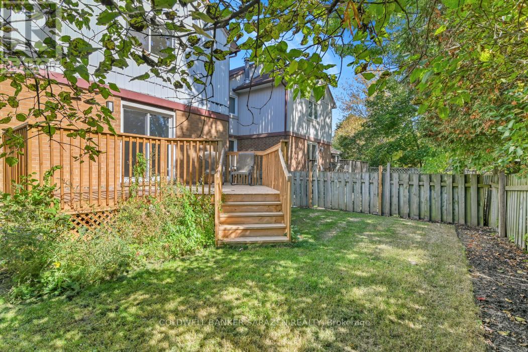 54 Greenboro Crescent, Ottawa, Ontario K1T 1W5 - Photo 8 - X12590818