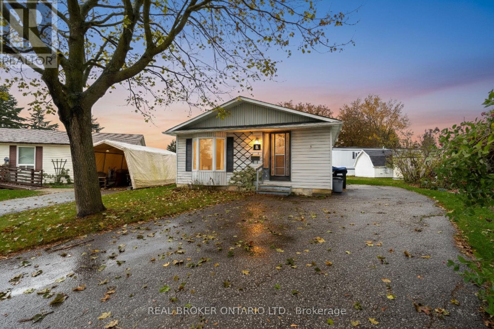 8 Maple Leaf Terrace, Innisfil, Ontario  L0L 1L0 - Photo 19 - N12527628