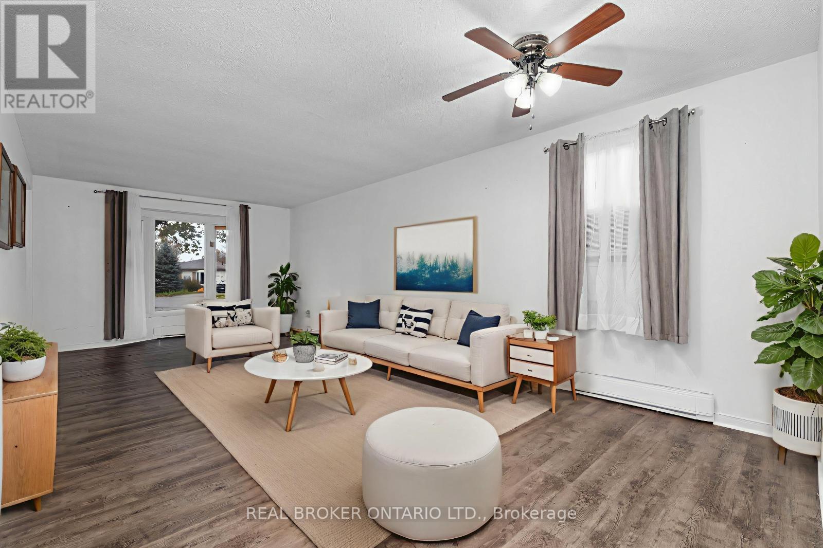 8 Maple Leaf Terrace, Innisfil, Ontario  L0L 1L0 - Photo 4 - N12527628