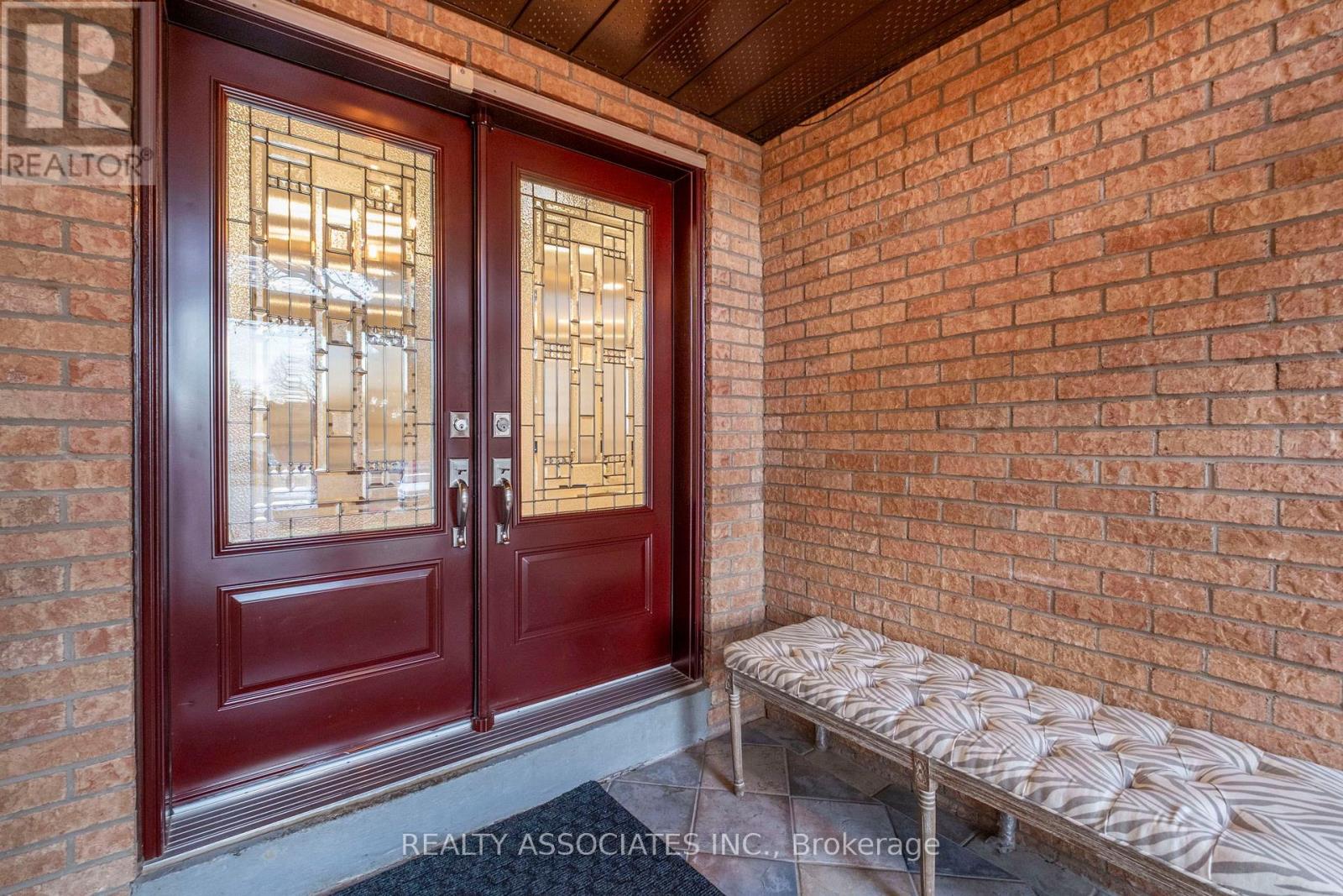 81 Derby Court, Newmarket, Ontario  L3Y 5Z8 - Photo 6 - N12559172