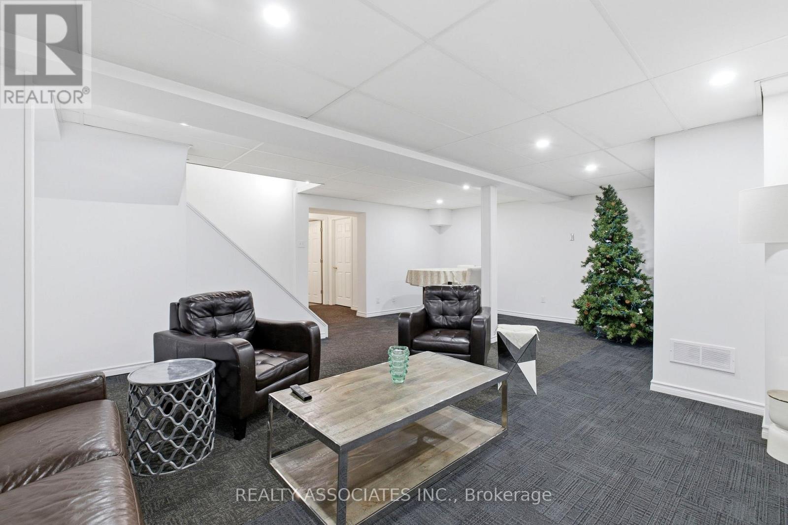 81 Derby Court, Newmarket, Ontario  L3Y 5Z8 - Photo 37 - N12559172