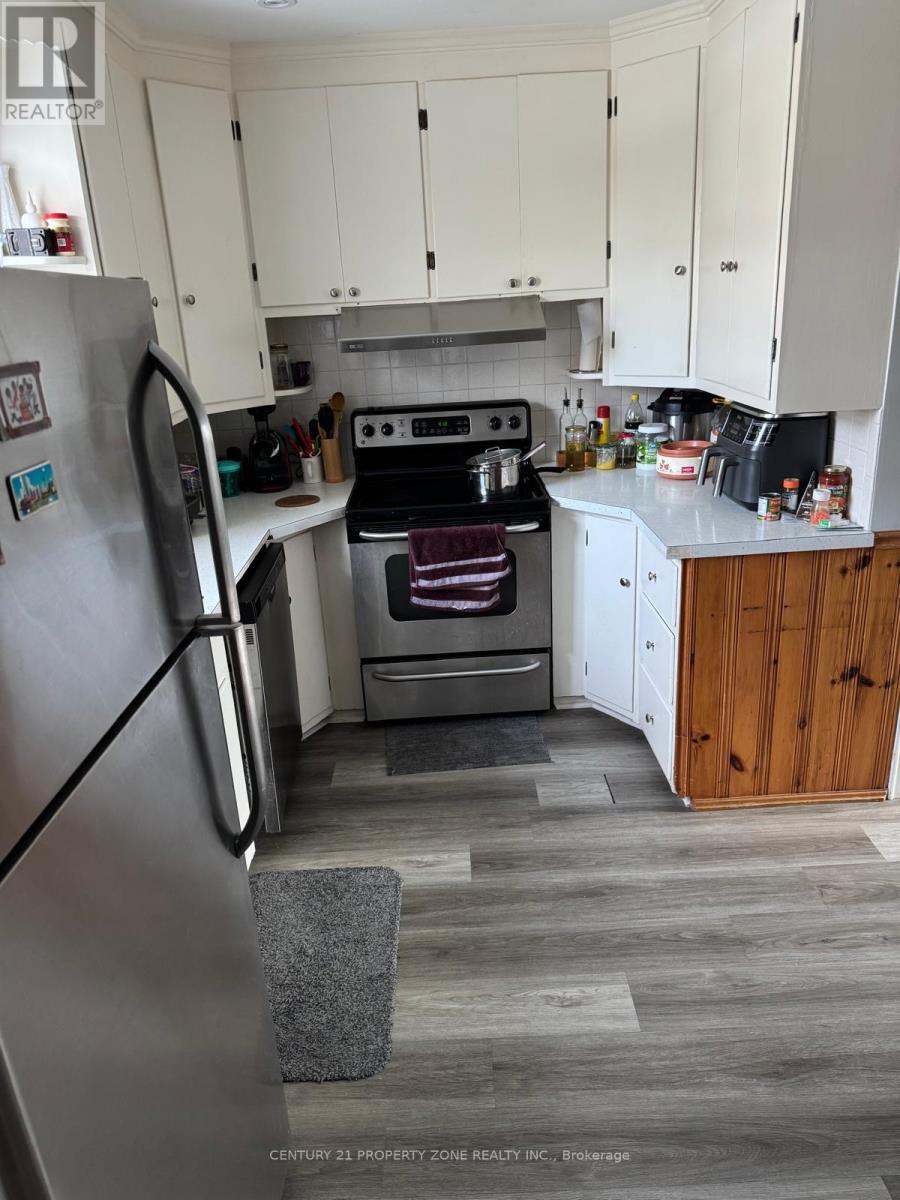 116 Elliot Street, Brampton, Ontario  L6Y 1W4 - Photo 3 - W12529774