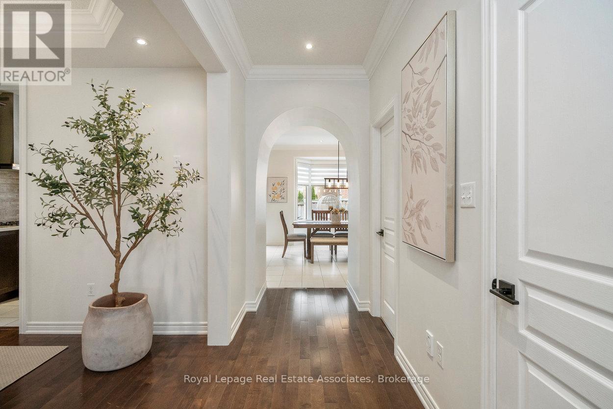 30 Danfield Court, Brampton, Ontario L6Y 2X9 - Photo 11 - W12523516