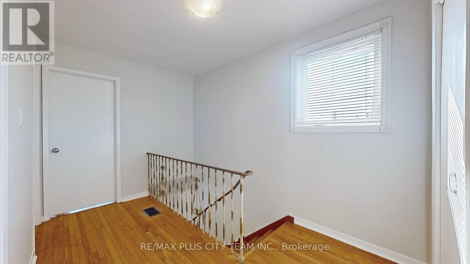 1210 Victoria Park Avenue, Toronto, Ontario  M4B 2K7 - Photo 12 - E12594830