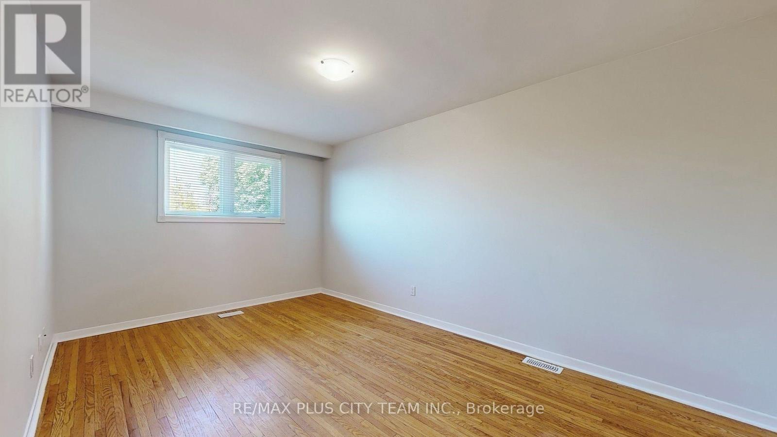 1210 Victoria Park Avenue, Toronto, Ontario  M4B 2K7 - Photo 13 - E12594830