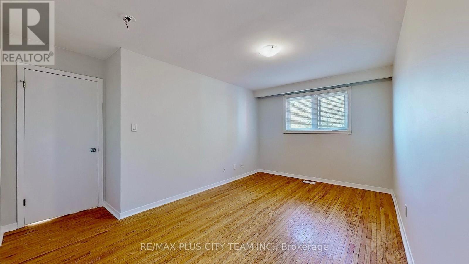 1210 Victoria Park Avenue, Toronto, Ontario  M4B 2K7 - Photo 16 - E12594830