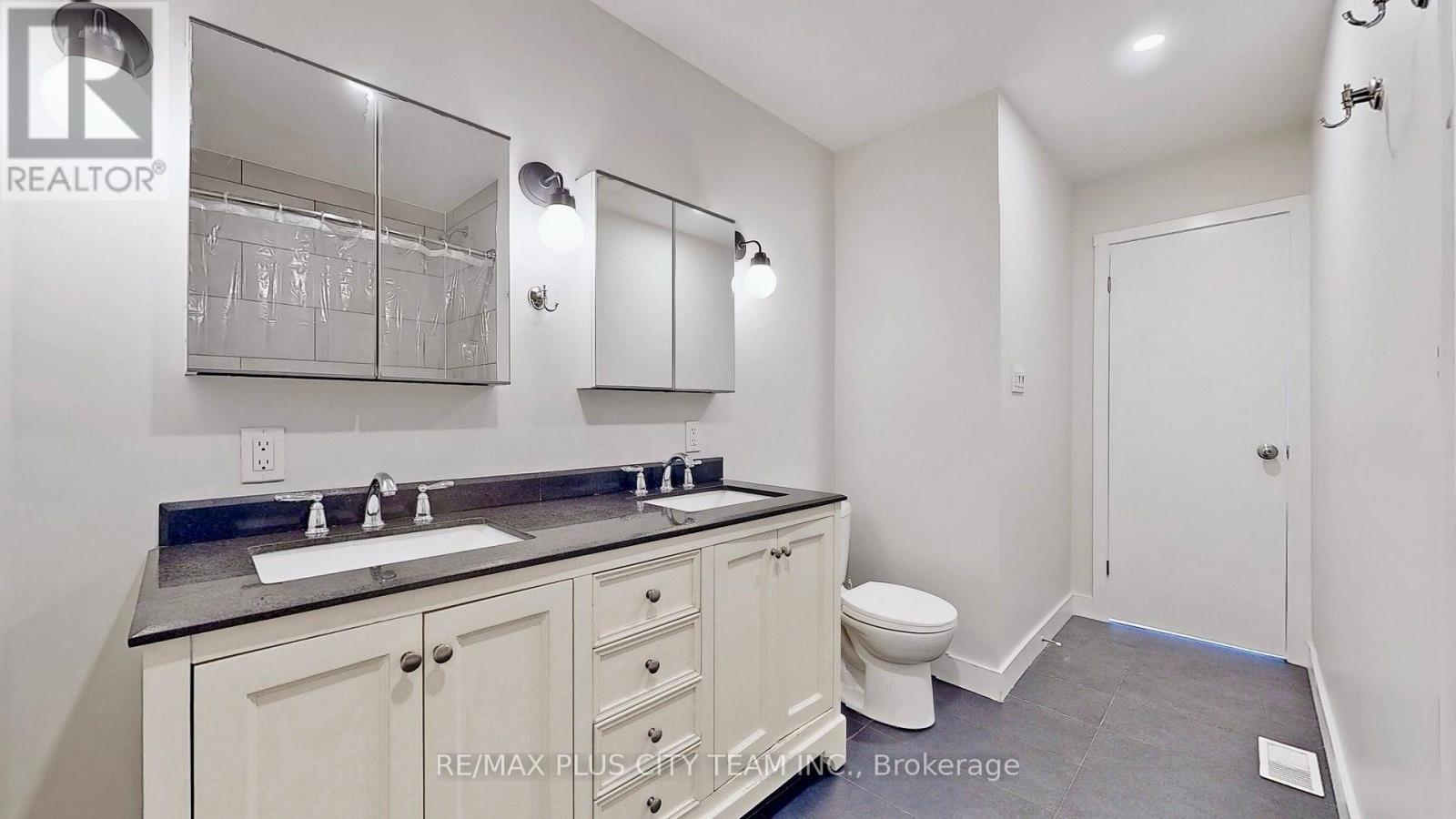 1210 Victoria Park Avenue, Toronto, Ontario  M4B 2K7 - Photo 17 - E12594830