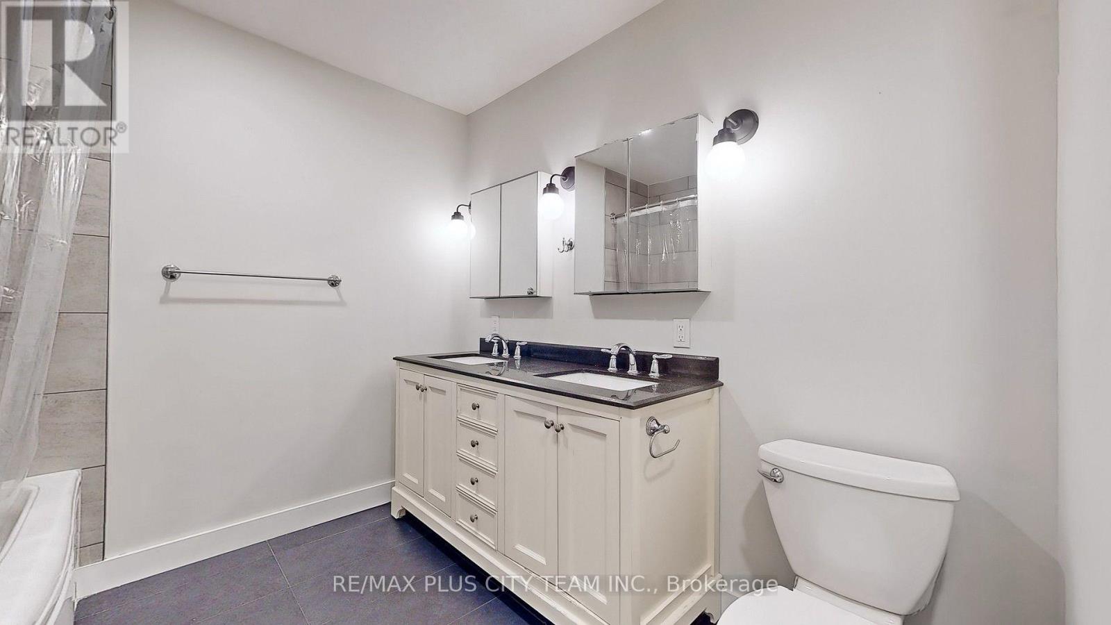 1210 Victoria Park Avenue, Toronto, Ontario  M4B 2K7 - Photo 18 - E12594830