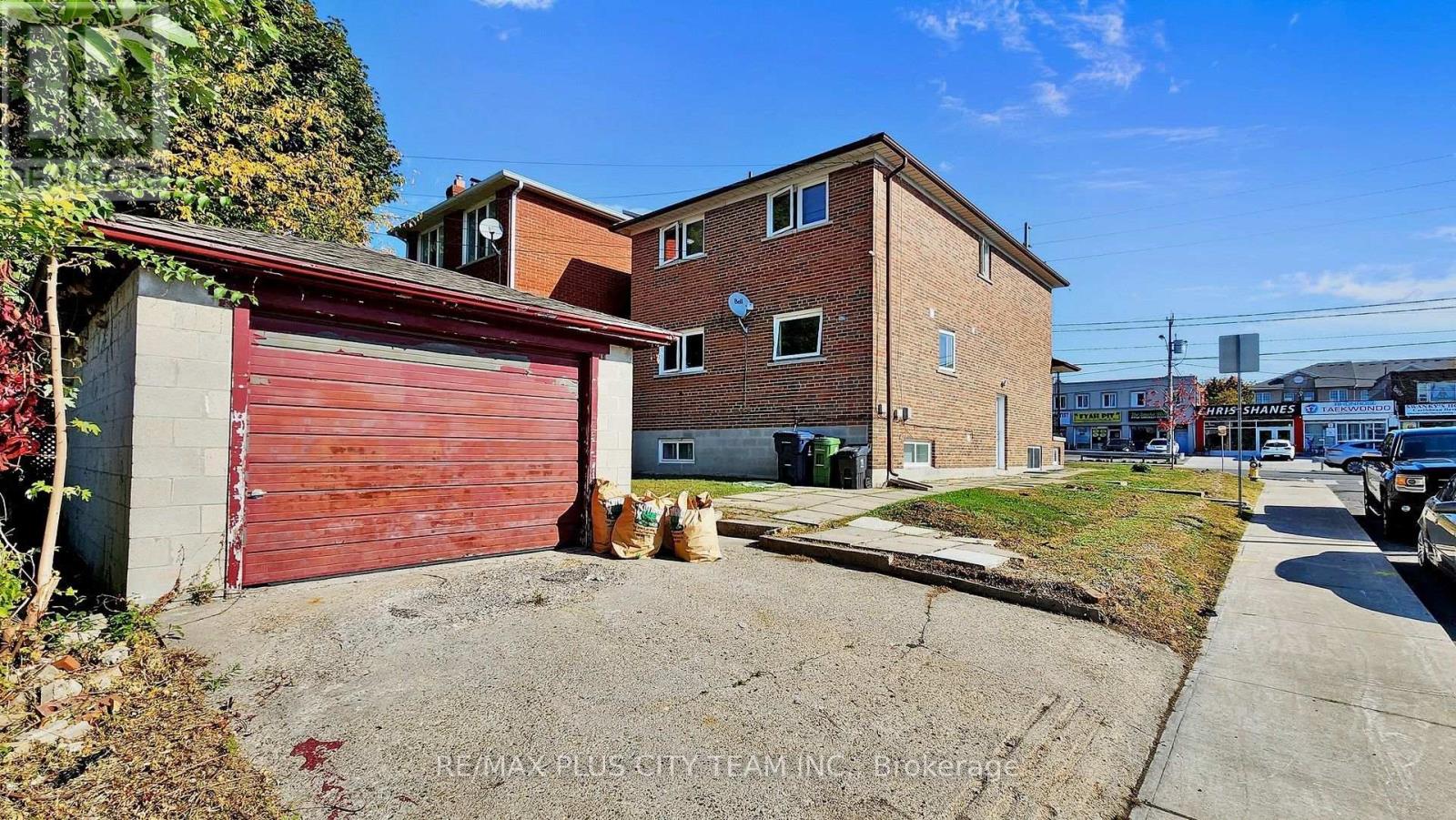1210 Victoria Park Avenue, Toronto, Ontario  M4B 2K7 - Photo 21 - E12594830