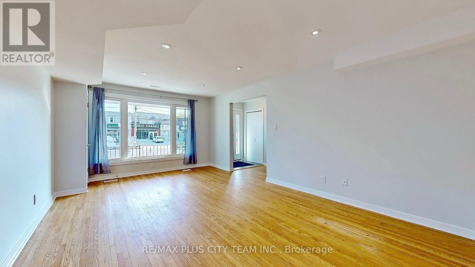 1210 Victoria Park Avenue, Toronto, Ontario  M4B 2K7 - Photo 3 - E12594830