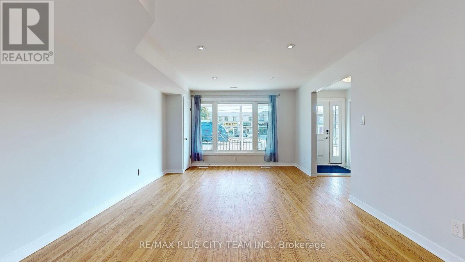 1210 Victoria Park Avenue, Toronto, Ontario  M4B 2K7 - Photo 4 - E12594830