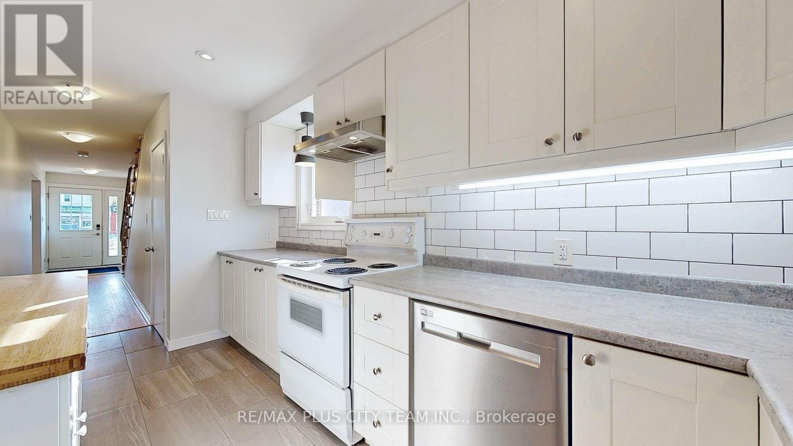 1210 Victoria Park Avenue, Toronto, Ontario  M4B 2K7 - Photo 7 - E12594830