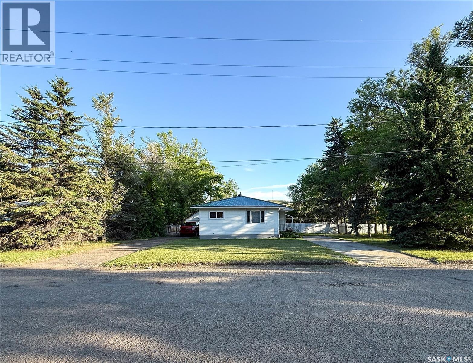 610 Railway STREET, Eastend, Saskatchewan